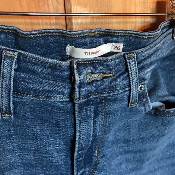 Levi’s 711 Mid-Rise Skinny Jeans - Picture 3 of 4